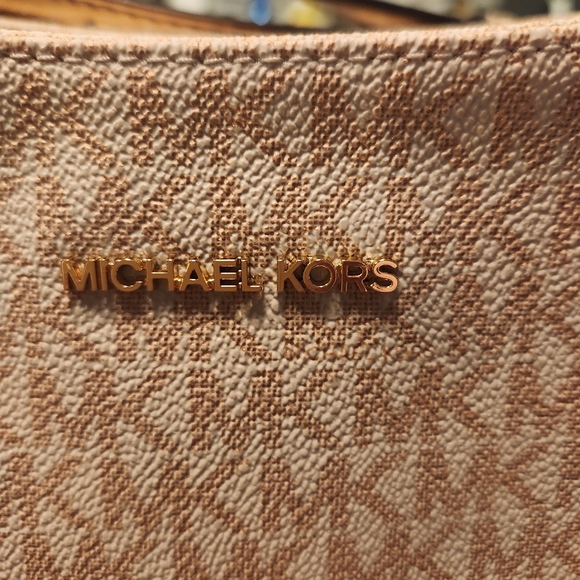 Michael Kors Signature Logo Crossbody/Messenger bag - Picture 2 of 13